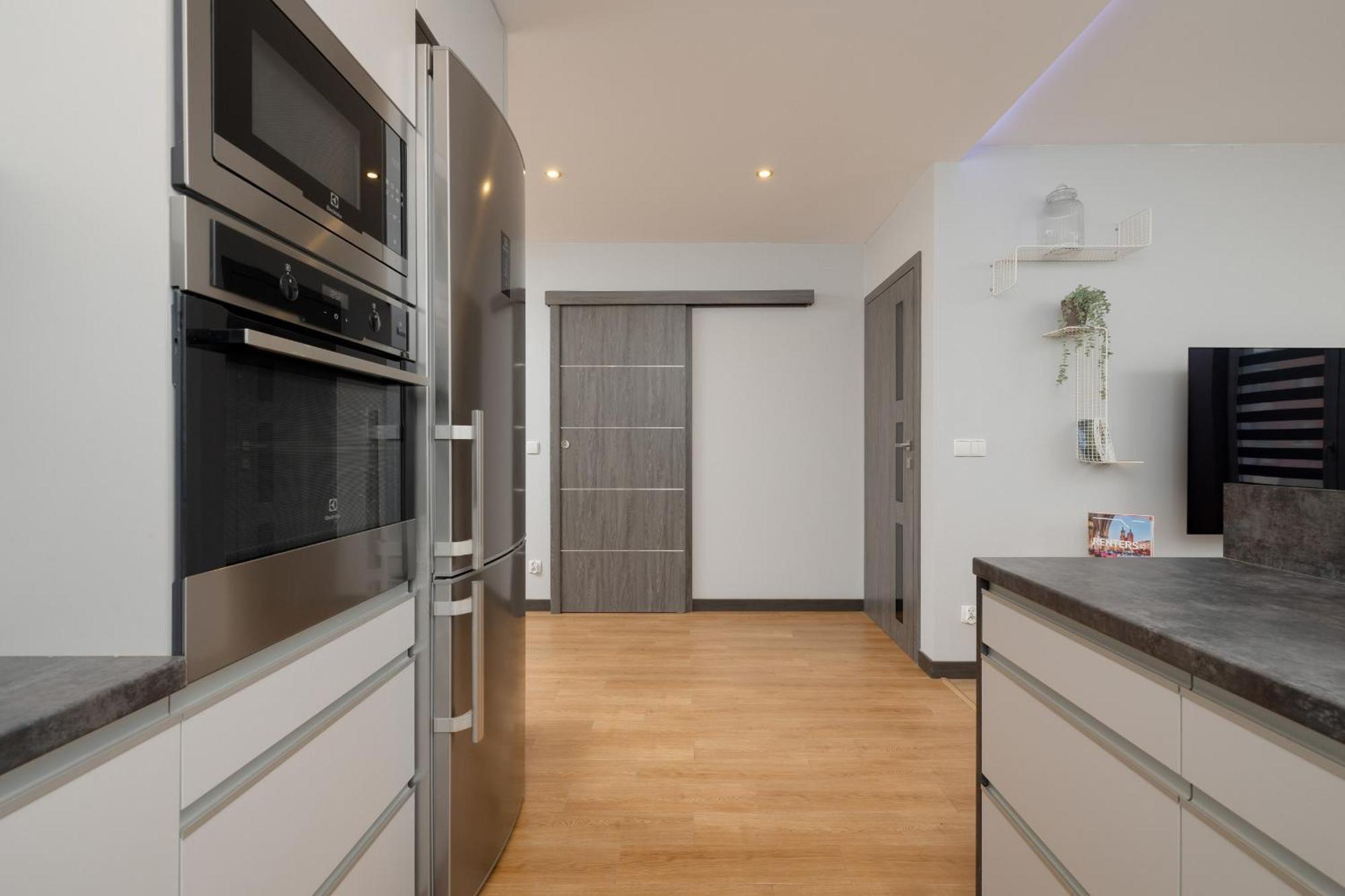 Appartement Spacious For 6 Guests In With Office By Renters Krakau
